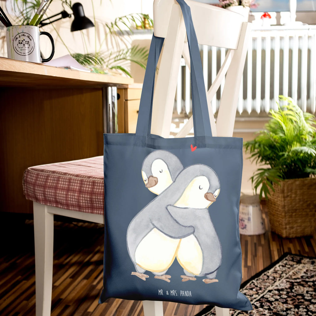 Tote bag penguins Cuddle Strandtasche, Einkaufstüte, Beutel, Beuteltasche, Shopper, Umhängetasche, Laptoptasche, Einkaufstasche, Stofftasche, Jutetasche, Jutebeutel, Tasche, Tragetasche, Schultertasche, Stoffbeutel, Badetasche, Liebe, Partner, Freund, Freundin, Ehemann, Ehefrau, Heiraten, Verlobung, Heiratsantrag, Liebesgeschenk, Jahrestag, Hocheitstag, Valentinstag, Hochzeitstag, Geschenk für Frauen, Geschenk für Freundin, Mitbringsel, für Männer, für Ehemann, Geschenk für Partner, Liebesbeweis