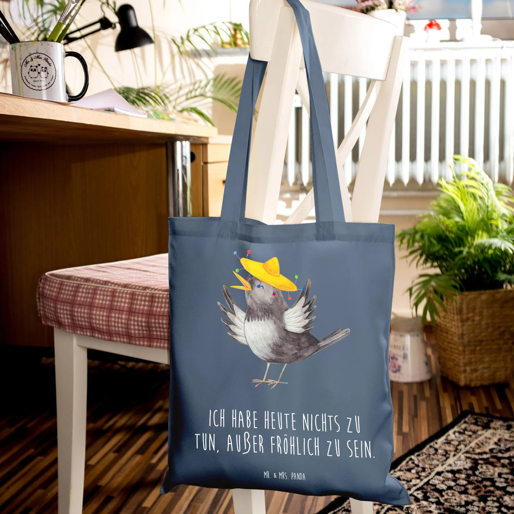 Tote bag Crow sombrero Tüte, Einkaufstüte, Beutel, uni tasche, Statementbeutel, Stofftasche, Strandtasche, Stoffbeutel, Jutetasche, bedruckte tasche, Alltagstasche, unitasche, Beuteltasche, baumwollbeutel, Einkaufsbeutel, Jutebeutel, Einkaufstasche, Schultertasche, Laptoptasche, Tasche, shopping tasche, Shopper, Henkeltasche, Badetasche, Leinentasche, Tragetasche, Baumwolltasche, tote bag, Umhängetasche, Schultasche, büchertasche, Gute Laune, Tiermotive, Tiere, lustige Sprüche, Vogel, Spruch positiv, froh, Vögel, glücklich sein, Glück Spruch, Elster, Rabe, Motivation, fröhlich sein
