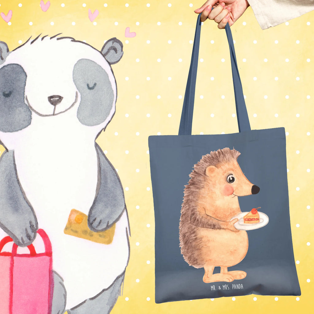 Tragetasche Igel Kuchenstück Laptoptasche, Shopper, Beutel, Jutetasche, Umhängetasche, Badetasche, Einkaufstüte, Schultertasche, Jutebeutel, Tasche, Stoffbeutel, Strandtasche, Stofftasche, Beuteltasche, Tragetasche, Einkaufstasche, Tiermotive, Gute Laune, lustige Sprüche, Tiere, Geburtstagskuchen, Backen Geschenk, Torte, Kuchen, Kuchen backen, Igel, Einladung Party, Essen Spruch
