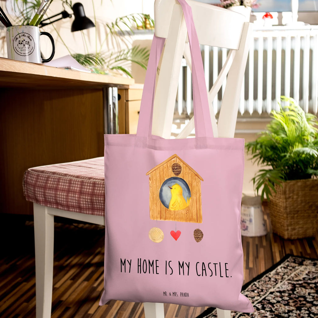 Tragetasche Vogel Haus Badetasche, baumwollbeutel, Shopper, uni tasche, Alltagstasche, Umhängetasche, Tüte, Einkaufstasche, Baumwolltasche, shopping tasche, Tragetasche, tote bag, Beutel, Jutebeutel, Laptoptasche, Schultasche, bedruckte tasche, Schultertasche, unitasche, Tasche, Statementbeutel, Henkeltasche, Einkaufstüte, Einkaufsbeutel, Stofftasche, Beuteltasche, Strandtasche, Leinentasche, Stoffbeutel, Jutetasche, büchertasche, Gute Laune, Tiermotive, Tiere, lustige Sprüche, Castle, Nest, unser Haus, Home sweet home, Vögel, Eigenheim, Familie, Vogelhäuschen, Zuhause, Wohnung, Vogelhaus, Haus, Lieblingsort, Vogel