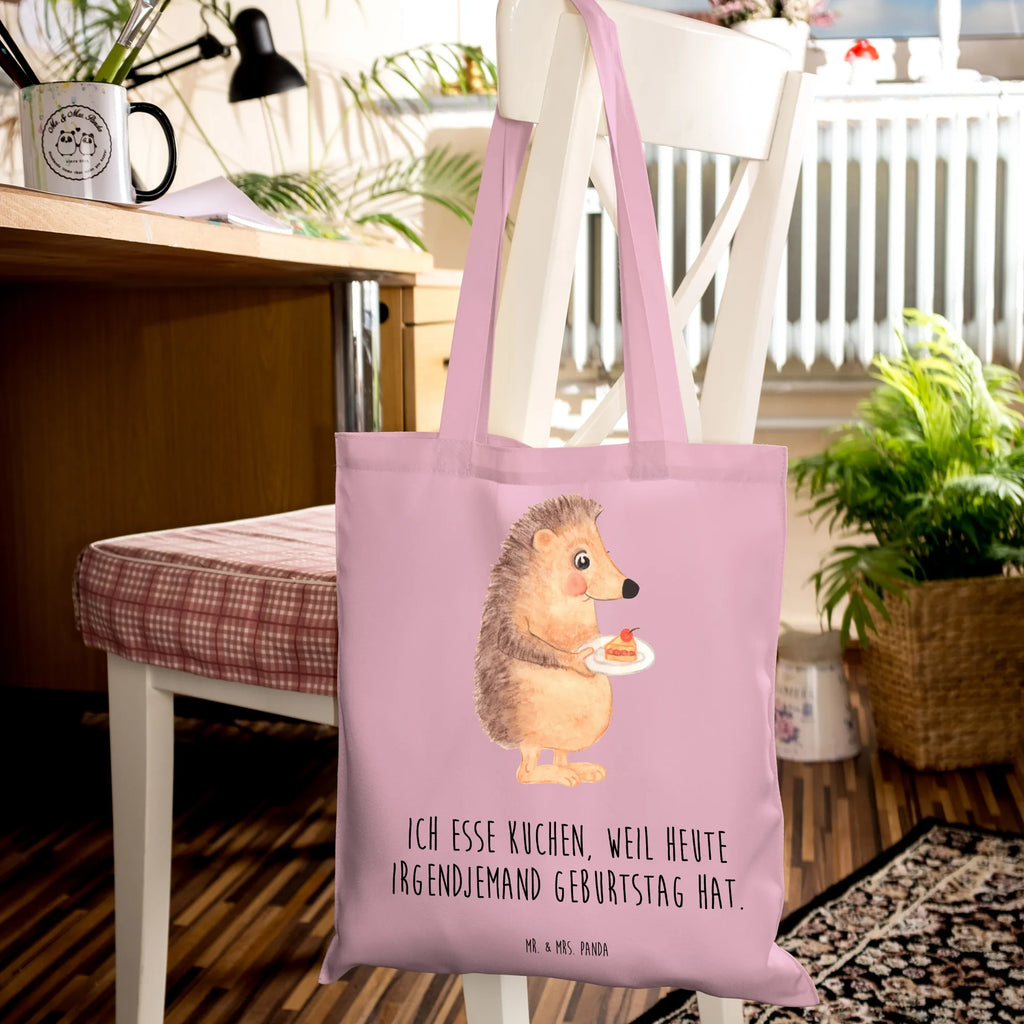 Tragetasche Igel Kuchenstück Laptoptasche, Shopper, Beutel, Jutetasche, Umhängetasche, Badetasche, Einkaufstüte, Schultertasche, Jutebeutel, Tasche, Stoffbeutel, Strandtasche, Stofftasche, Beuteltasche, Tragetasche, Einkaufstasche, Tiermotive, Gute Laune, lustige Sprüche, Tiere, Geburtstagskuchen, Backen Geschenk, Torte, Kuchen, Kuchen backen, Igel, Einladung Party, Essen Spruch