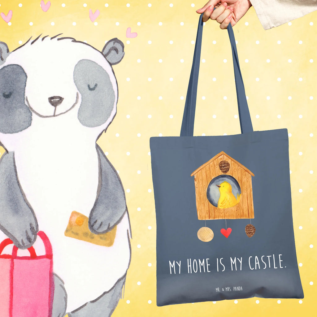 Tragetasche Vogel Haus Badetasche, baumwollbeutel, Shopper, uni tasche, Alltagstasche, Umhängetasche, Tüte, Einkaufstasche, Baumwolltasche, shopping tasche, Tragetasche, tote bag, Beutel, Jutebeutel, Laptoptasche, Schultasche, bedruckte tasche, Schultertasche, unitasche, Tasche, Statementbeutel, Henkeltasche, Einkaufstüte, Einkaufsbeutel, Stofftasche, Beuteltasche, Strandtasche, Leinentasche, Stoffbeutel, Jutetasche, büchertasche, Gute Laune, Tiermotive, Tiere, lustige Sprüche, Castle, Nest, unser Haus, Home sweet home, Vögel, Eigenheim, Familie, Vogelhäuschen, Zuhause, Wohnung, Vogelhaus, Haus, Lieblingsort, Vogel