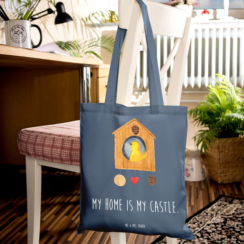 Tragetasche Vogel Haus Badetasche, baumwollbeutel, Shopper, uni tasche, Alltagstasche, Umhängetasche, Tüte, Einkaufstasche, Baumwolltasche, shopping tasche, Tragetasche, tote bag, Beutel, Jutebeutel, Laptoptasche, Schultasche, bedruckte tasche, Schultertasche, unitasche, Tasche, Statementbeutel, Henkeltasche, Einkaufstüte, Einkaufsbeutel, Stofftasche, Beuteltasche, Strandtasche, Leinentasche, Stoffbeutel, Jutetasche, büchertasche, Gute Laune, Tiermotive, Tiere, lustige Sprüche, Castle, Nest, unser Haus, Home sweet home, Vögel, Eigenheim, Familie, Vogelhäuschen, Zuhause, Wohnung, Vogelhaus, Haus, Lieblingsort, Vogel