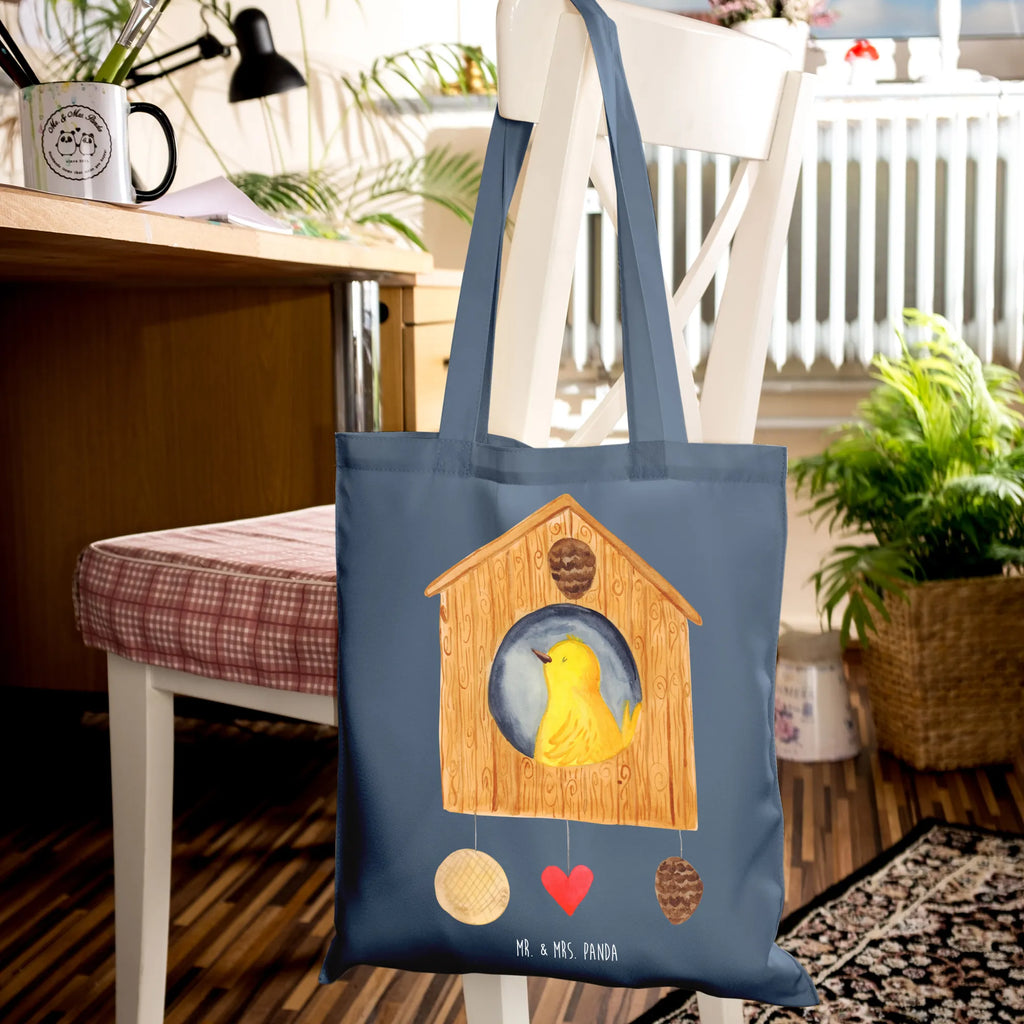 Tragetasche Vogel Haus Badetasche, baumwollbeutel, Shopper, uni tasche, Alltagstasche, Umhängetasche, Tüte, Einkaufstasche, Baumwolltasche, shopping tasche, Tragetasche, tote bag, Beutel, Jutebeutel, Laptoptasche, Schultasche, bedruckte tasche, Schultertasche, unitasche, Tasche, Statementbeutel, Henkeltasche, Einkaufstüte, Einkaufsbeutel, Stofftasche, Beuteltasche, Strandtasche, Leinentasche, Stoffbeutel, Jutetasche, büchertasche, Gute Laune, Tiermotive, Tiere, lustige Sprüche, Castle, Nest, unser Haus, Home sweet home, Vögel, Eigenheim, Familie, Vogelhäuschen, Zuhause, Wohnung, Vogelhaus, Haus, Lieblingsort, Vogel