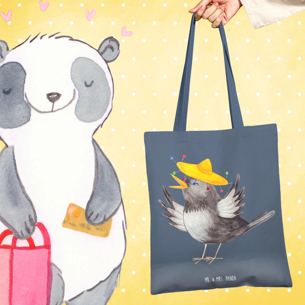 Tote bag Crow sombrero Tüte, Einkaufstüte, Beutel, uni tasche, Statementbeutel, Stofftasche, Strandtasche, Stoffbeutel, Jutetasche, bedruckte tasche, Alltagstasche, unitasche, Beuteltasche, baumwollbeutel, Einkaufsbeutel, Jutebeutel, Einkaufstasche, Schultertasche, Laptoptasche, Tasche, shopping tasche, Shopper, Henkeltasche, Badetasche, Leinentasche, Tragetasche, Baumwolltasche, tote bag, Umhängetasche, Schultasche, büchertasche, Gute Laune, Tiermotive, Tiere, lustige Sprüche, Vogel, Spruch positiv, froh, Vögel, glücklich sein, Glück Spruch, Elster, Rabe, Motivation, fröhlich sein