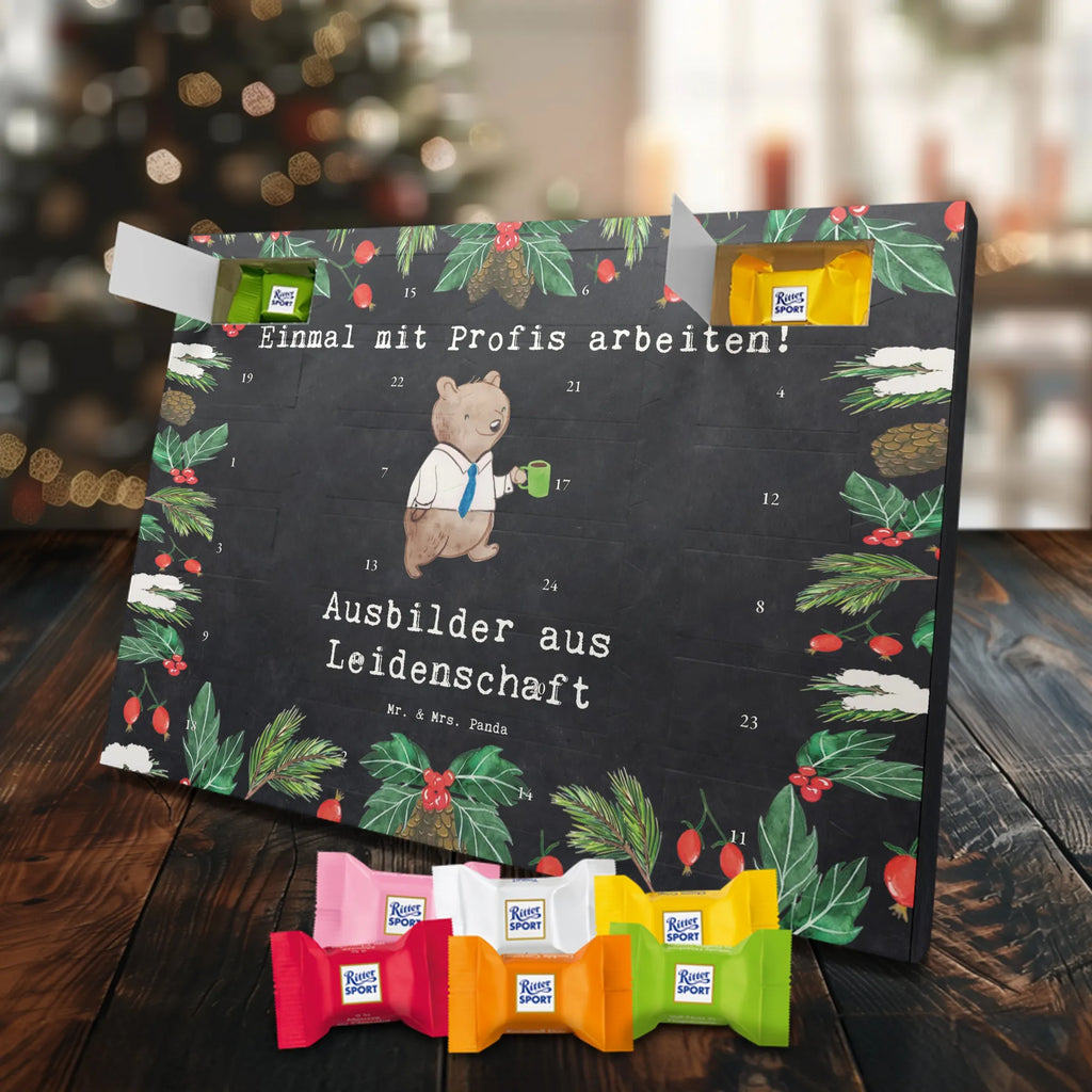 Adventskalender Ausbilder Leidenschaft kalender schokolade, schokoladenkalender, schokoladen kalender, süßigkeiten kalender, weihnachtskalender schoko, Adventskalender Schokolade, adventskalender mit süßigkeiten, pralinen adventskalender, adventskalender mit pralinen, schokolade adventskalender, Weihnachtskalender Schokolade, Weihnachtskalender, Adventskalender, schokokalender, advent kalender, schoko weihnachtskalender, adventskalender pralinen, süßigkeiten adventskalender, adventskalender mit schokolade, adventskalender süßigkeiten, Schoko Adventskalender, Schokoladen Adventskalender, schoko kalender, Arbeitskollege, Kollegin, Beruf, Kollege, Ausbildung, Rente, Abschied, Jubiläum, Schenken, Geschenk, Danke, Dankeschön, Firma, Mitarbeiter, Ausbilder, Tutor, Ausbilderprüfung