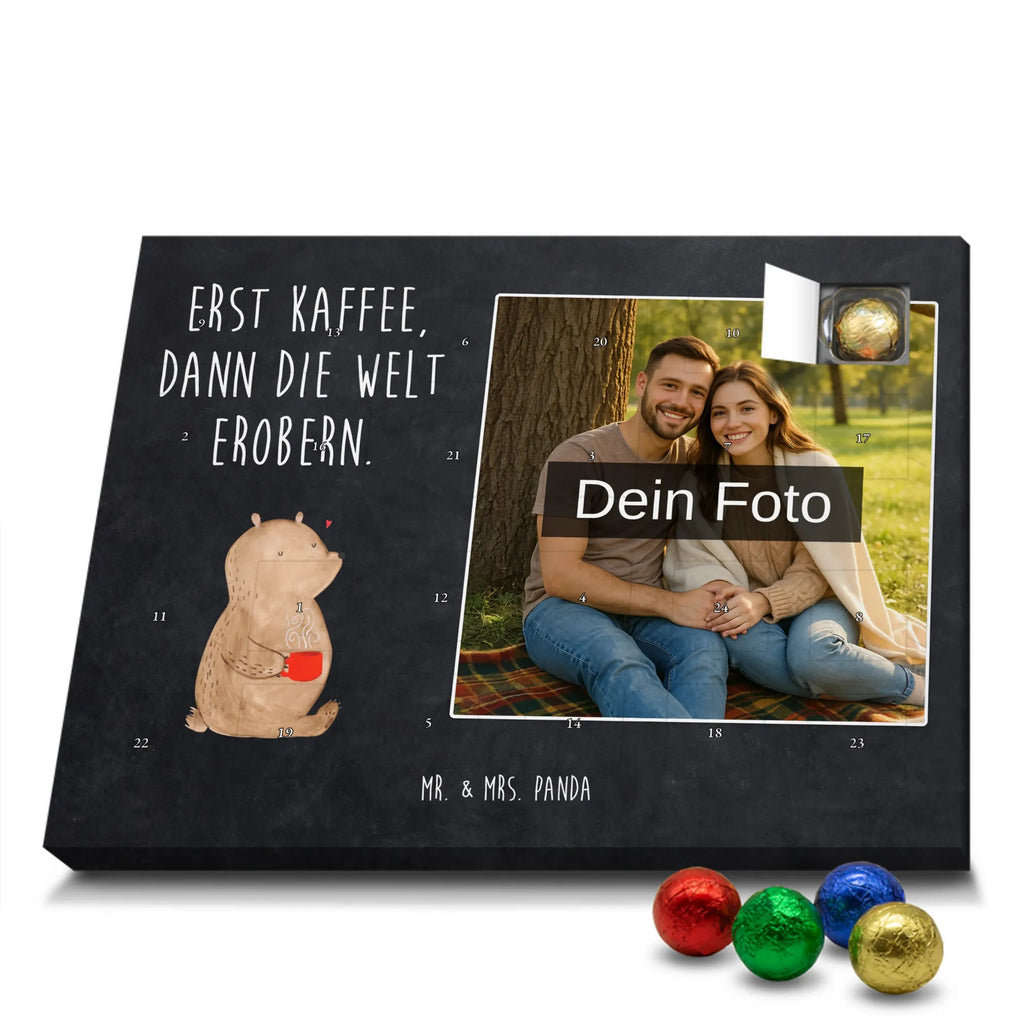 Personalisierter Schoko Foto Adventskalender Bär Kaffee Personalisierter Schoko Foto Adventskalender, Teddybär, Teddy, Bär, Guten Morgen, Bären, Welt Erobern, Kaffee, Welt Retten, Motivation, Coffee, Morgenroutine