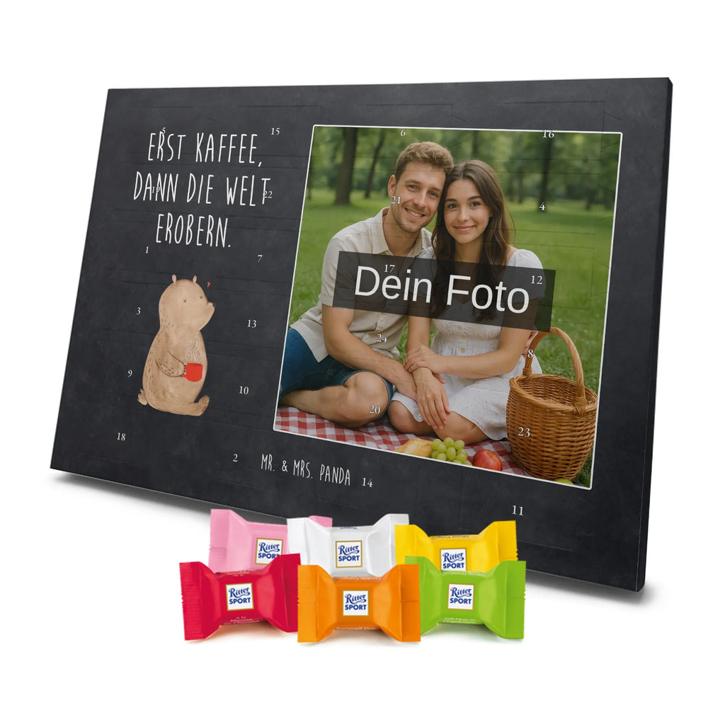 Personalisierter Schoko Foto Adventskalender Bär Kaffee Personalisierter Schoko Foto Adventskalender, Teddybär, Teddy, Bär, Guten Morgen, Bären, Welt Erobern, Kaffee, Welt Retten, Motivation, Coffee, Morgenroutine