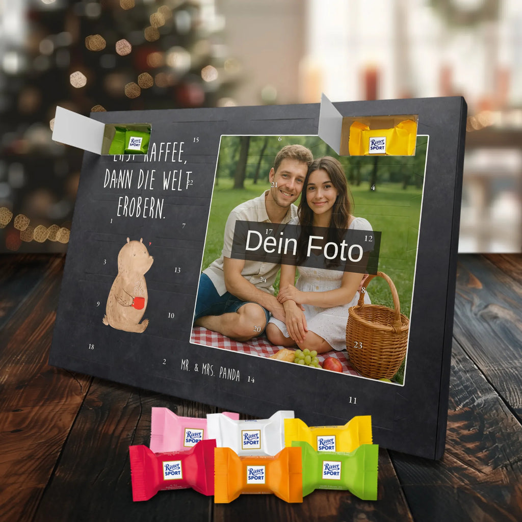 Personalisierter Schoko Foto Adventskalender Bär Kaffee Personalisierter Schoko Foto Adventskalender, Teddybär, Teddy, Bär, Guten Morgen, Bären, Welt Erobern, Kaffee, Welt Retten, Motivation, Coffee, Morgenroutine