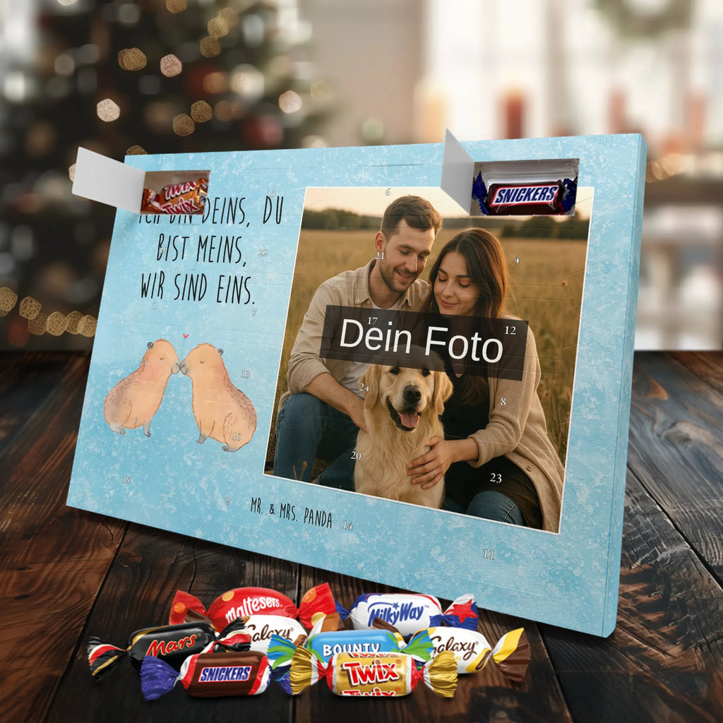 Personalisierter Schoko Foto Adventskalender Capybara Liebe Personalisierter Schoko Foto Adventskalender, Gute Laune, Lustige Sprüche, Tiere, Tiermotive, Liebe, Jahrestag, Liebesbeweis, Kuschel Capybaras, Liebesspruch, Valentinstag, Tierliebe, Ehejubiläum, Partnertiere, Beziehung, Verschmolzen, Capybara, Ich Bin Deins, Herzlich, Geschenkidee, Romantisches Geschenk, Du Bist Meins, Verliebt, Paar, Handgezeichnet
