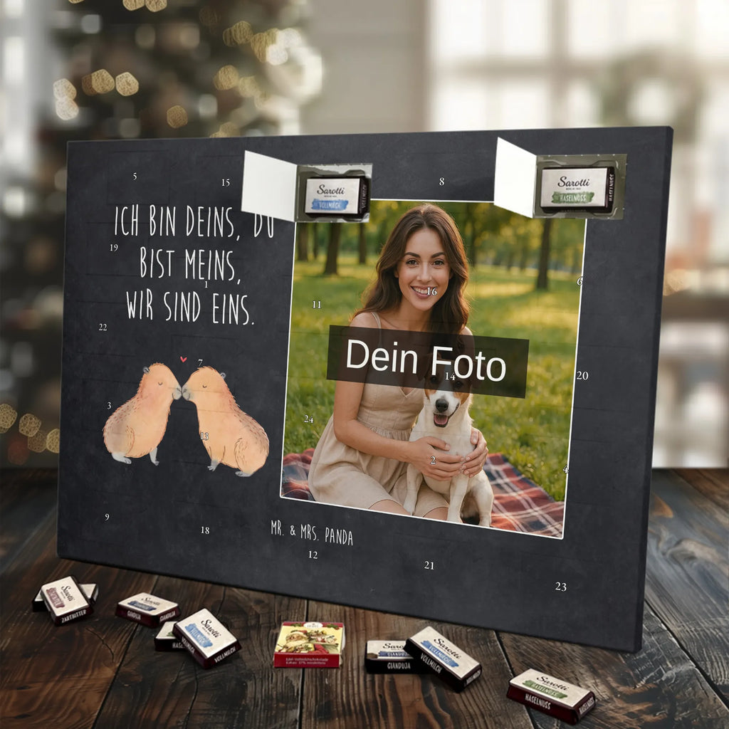Personalisierter Schoko Foto Adventskalender Capybara Liebe Personalisierter Schoko Foto Adventskalender, Gute Laune, Lustige Sprüche, Tiere, Tiermotive, Liebe, Jahrestag, Liebesbeweis, Kuschel Capybaras, Liebesspruch, Valentinstag, Tierliebe, Ehejubiläum, Partnertiere, Beziehung, Verschmolzen, Capybara, Ich Bin Deins, Herzlich, Geschenkidee, Romantisches Geschenk, Du Bist Meins, Verliebt, Paar, Handgezeichnet