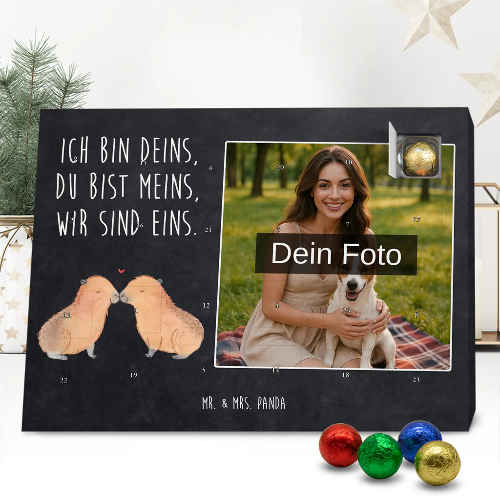Personalisierter Schoko Foto Adventskalender Capybara Liebe Personalisierter Schoko Foto Adventskalender, Gute Laune, Lustige Sprüche, Tiere, Tiermotive, Liebe, Jahrestag, Liebesbeweis, Kuschel Capybaras, Liebesspruch, Valentinstag, Tierliebe, Ehejubiläum, Partnertiere, Beziehung, Verschmolzen, Capybara, Ich Bin Deins, Herzlich, Geschenkidee, Romantisches Geschenk, Du Bist Meins, Verliebt, Paar, Handgezeichnet