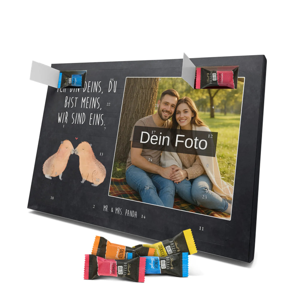 Personalisierter Schoko Foto Adventskalender Capybara Liebe Personalisierter Schoko Foto Adventskalender, Gute Laune, Lustige Sprüche, Tiere, Tiermotive, Liebe, Jahrestag, Liebesbeweis, Kuschel Capybaras, Liebesspruch, Valentinstag, Tierliebe, Ehejubiläum, Partnertiere, Beziehung, Verschmolzen, Capybara, Ich Bin Deins, Herzlich, Geschenkidee, Romantisches Geschenk, Du Bist Meins, Verliebt, Paar, Handgezeichnet