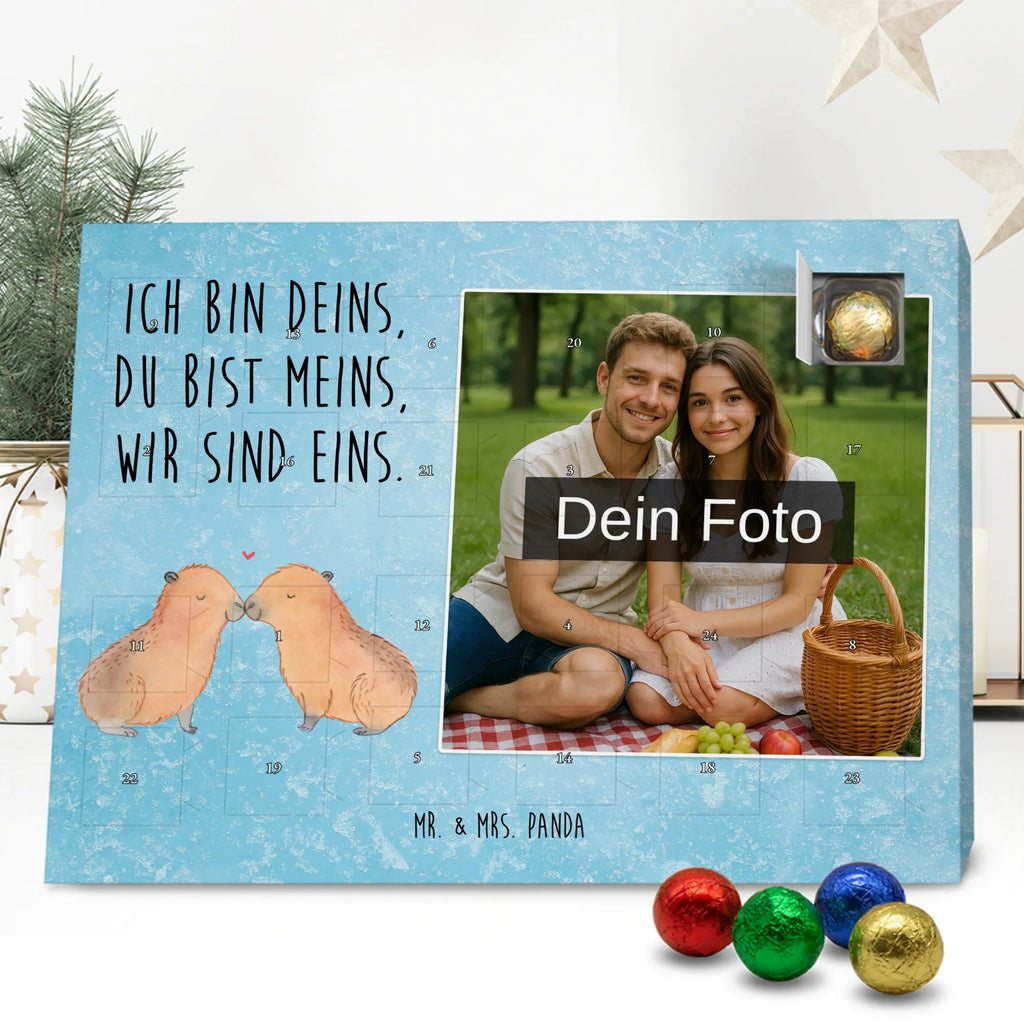 Personalisierter Schoko Foto Adventskalender Capybara Liebe Personalisierter Schoko Foto Adventskalender, Gute Laune, Lustige Sprüche, Tiere, Tiermotive, Liebe, Jahrestag, Liebesbeweis, Kuschel Capybaras, Liebesspruch, Valentinstag, Tierliebe, Ehejubiläum, Partnertiere, Beziehung, Verschmolzen, Capybara, Ich Bin Deins, Herzlich, Geschenkidee, Romantisches Geschenk, Du Bist Meins, Verliebt, Paar, Handgezeichnet