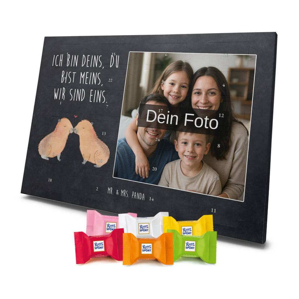 Personalisierter Schoko Foto Adventskalender Capybara Liebe Personalisierter Schoko Foto Adventskalender, Gute Laune, Lustige Sprüche, Tiere, Tiermotive, Liebe, Jahrestag, Liebesbeweis, Kuschel Capybaras, Liebesspruch, Valentinstag, Tierliebe, Ehejubiläum, Partnertiere, Beziehung, Verschmolzen, Capybara, Ich Bin Deins, Herzlich, Geschenkidee, Romantisches Geschenk, Du Bist Meins, Verliebt, Paar, Handgezeichnet
