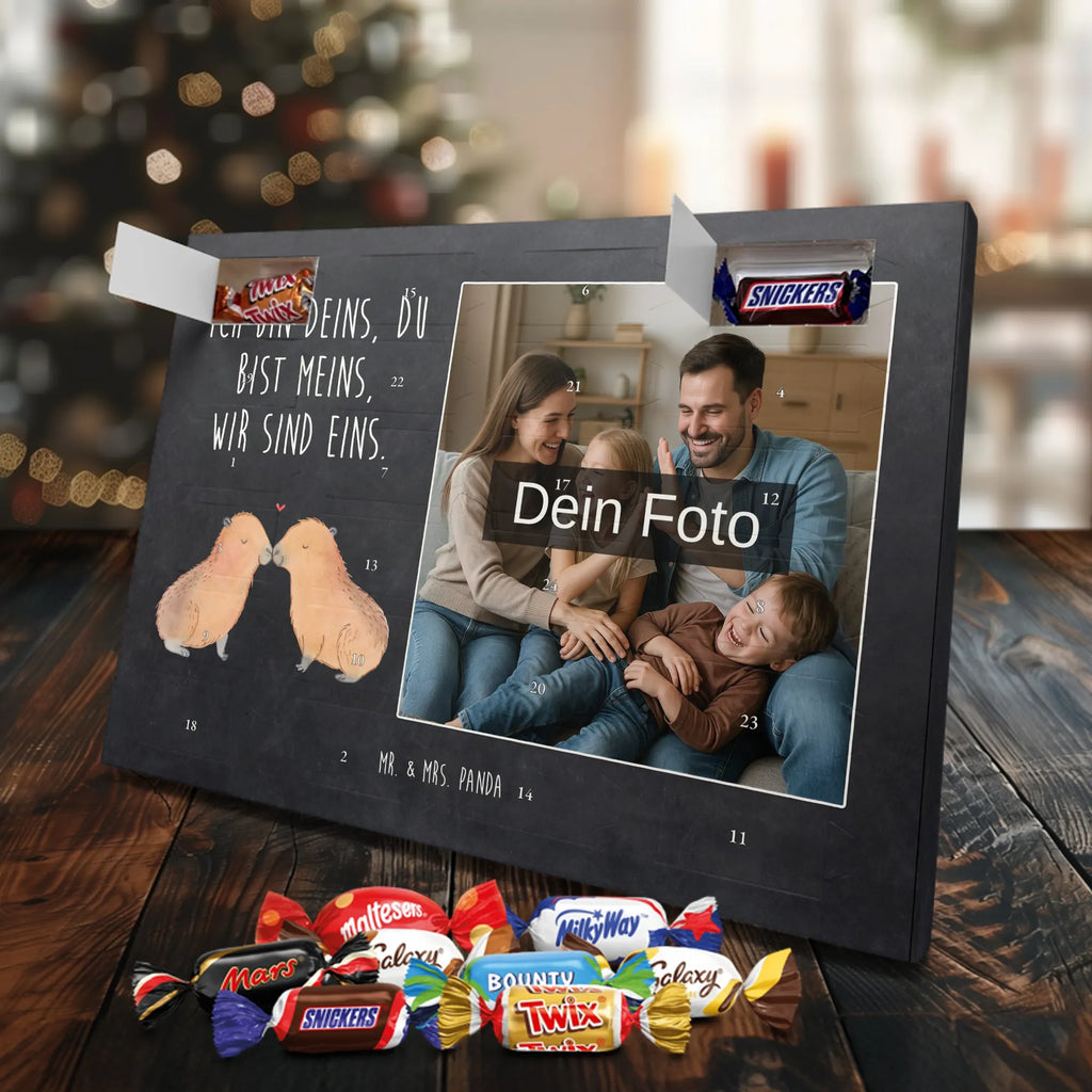 Personalisierter Schoko Foto Adventskalender Capybara Liebe Personalisierter Schoko Foto Adventskalender, Gute Laune, Lustige Sprüche, Tiere, Tiermotive, Liebe, Jahrestag, Liebesbeweis, Kuschel Capybaras, Liebesspruch, Valentinstag, Tierliebe, Ehejubiläum, Partnertiere, Beziehung, Verschmolzen, Capybara, Ich Bin Deins, Herzlich, Geschenkidee, Romantisches Geschenk, Du Bist Meins, Verliebt, Paar, Handgezeichnet