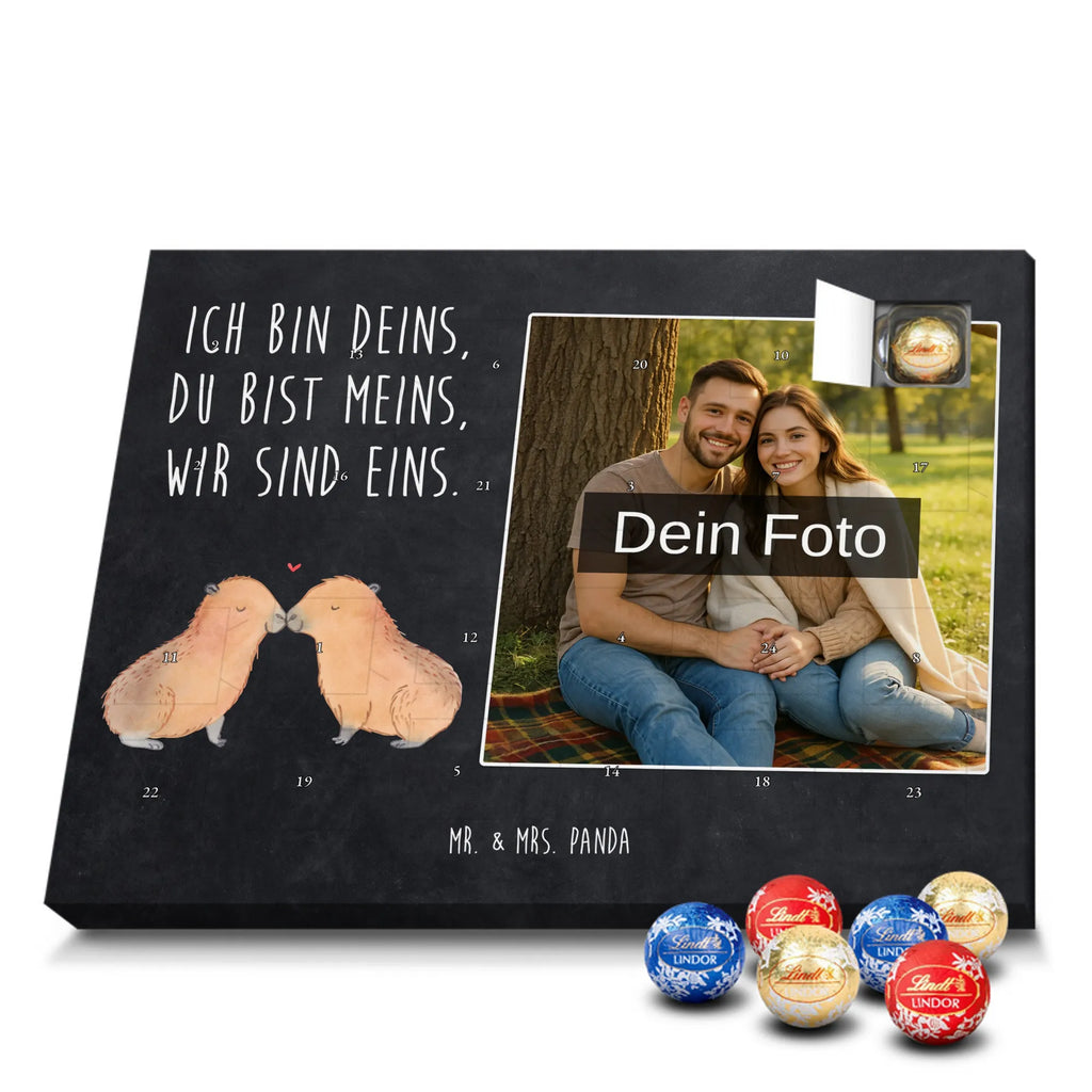 Personalisierter Schoko Foto Adventskalender Capybara Liebe Personalisierter Schoko Foto Adventskalender, Gute Laune, Lustige Sprüche, Tiere, Tiermotive, Liebe, Jahrestag, Liebesbeweis, Kuschel Capybaras, Liebesspruch, Valentinstag, Tierliebe, Ehejubiläum, Partnertiere, Beziehung, Verschmolzen, Capybara, Ich Bin Deins, Herzlich, Geschenkidee, Romantisches Geschenk, Du Bist Meins, Verliebt, Paar, Handgezeichnet