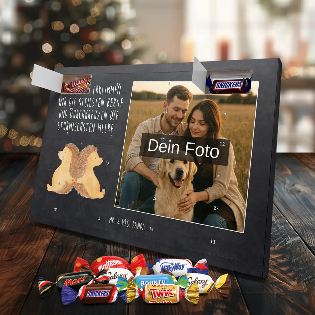 Personalisierter Schoko Foto Adventskalender Igel händchenhaltend Personalisierter Schoko Foto Adventskalender, Partner, Ehemann, Freundin, Ehefrau, Liebesgeschenk, Freund, Hocheitstag, Jahrestag, Heiratsantrag, Verlobung, Liebe, Heiraten, Hochzeit, Igel, Love, Gemeinsamkeit, Hand in Hand, Liebesbotschaft, Igelliebe, Große Liebe, Lieblingsmensch, Liebesbeweis, Geschenk für Zwei