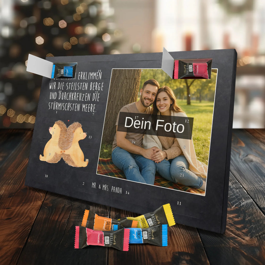 Personalisierter Schoko Foto Adventskalender Igel händchenhaltend Personalisierter Schoko Foto Adventskalender, Partner, Ehemann, Freundin, Ehefrau, Liebesgeschenk, Freund, Hocheitstag, Jahrestag, Heiratsantrag, Verlobung, Liebe, Heiraten, Hochzeit, Igel, Love, Gemeinsamkeit, Hand in Hand, Liebesbotschaft, Igelliebe, Große Liebe, Lieblingsmensch, Liebesbeweis, Geschenk für Zwei