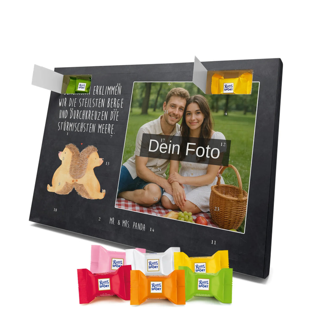 Personalisierter Schoko Foto Adventskalender Igel händchenhaltend Personalisierter Schoko Foto Adventskalender, Partner, Ehemann, Freundin, Ehefrau, Liebesgeschenk, Freund, Hocheitstag, Jahrestag, Heiratsantrag, Verlobung, Liebe, Heiraten, Hochzeit, Igel, Love, Gemeinsamkeit, Hand in Hand, Liebesbotschaft, Igelliebe, Große Liebe, Lieblingsmensch, Liebesbeweis, Geschenk für Zwei