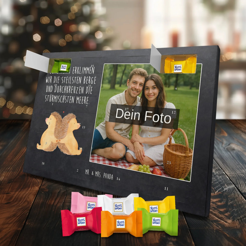 Personalisierter Schoko Foto Adventskalender Igel händchenhaltend Personalisierter Schoko Foto Adventskalender, Partner, Ehemann, Freundin, Ehefrau, Liebesgeschenk, Freund, Hocheitstag, Jahrestag, Heiratsantrag, Verlobung, Liebe, Heiraten, Hochzeit, Igel, Love, Gemeinsamkeit, Hand in Hand, Liebesbotschaft, Igelliebe, Große Liebe, Lieblingsmensch, Liebesbeweis, Geschenk für Zwei