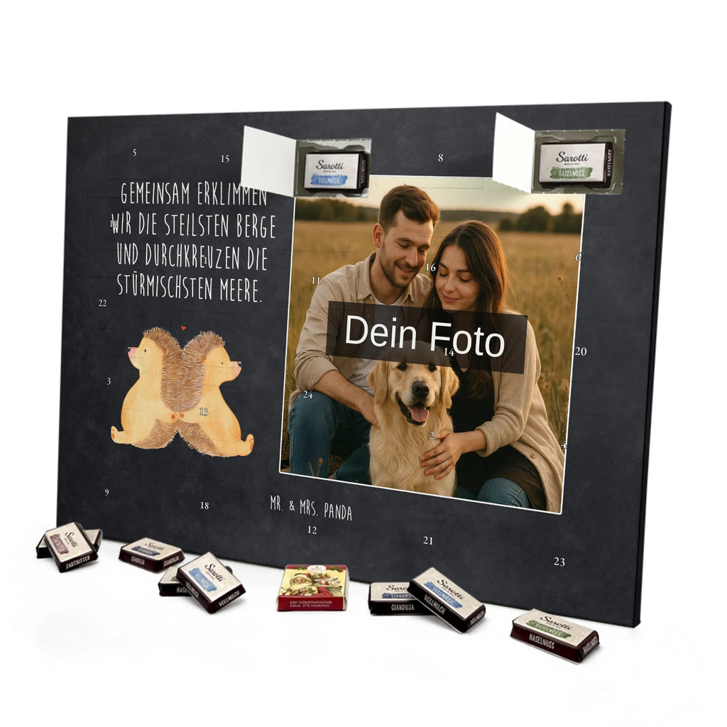 Personalisierter Schoko Foto Adventskalender Igel händchenhaltend Personalisierter Schoko Foto Adventskalender, Partner, Ehemann, Freundin, Ehefrau, Liebesgeschenk, Freund, Hocheitstag, Jahrestag, Heiratsantrag, Verlobung, Liebe, Heiraten, Hochzeit, Igel, Love, Gemeinsamkeit, Hand in Hand, Liebesbotschaft, Igelliebe, Große Liebe, Lieblingsmensch, Liebesbeweis, Geschenk für Zwei