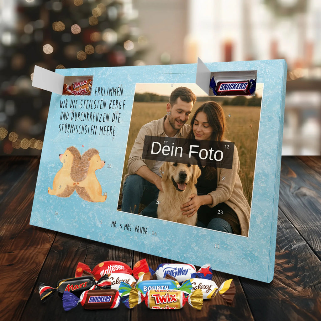 Personalisierter Schoko Foto Adventskalender Igel händchenhaltend Personalisierter Schoko Foto Adventskalender, Partner, Ehemann, Freundin, Ehefrau, Liebesgeschenk, Freund, Hocheitstag, Jahrestag, Heiratsantrag, Verlobung, Liebe, Heiraten, Hochzeit, Igel, Love, Gemeinsamkeit, Hand in Hand, Liebesbotschaft, Igelliebe, Große Liebe, Lieblingsmensch, Liebesbeweis, Geschenk für Zwei