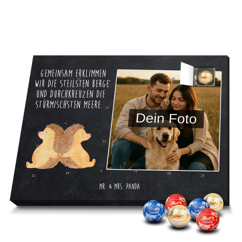 Personalisierter Schoko Foto Adventskalender Igel händchenhaltend Personalisierter Schoko Foto Adventskalender, Partner, Ehemann, Freundin, Ehefrau, Liebesgeschenk, Freund, Hocheitstag, Jahrestag, Heiratsantrag, Verlobung, Liebe, Heiraten, Hochzeit, Igel, Love, Gemeinsamkeit, Hand in Hand, Liebesbotschaft, Igelliebe, Große Liebe, Lieblingsmensch, Liebesbeweis, Geschenk für Zwei