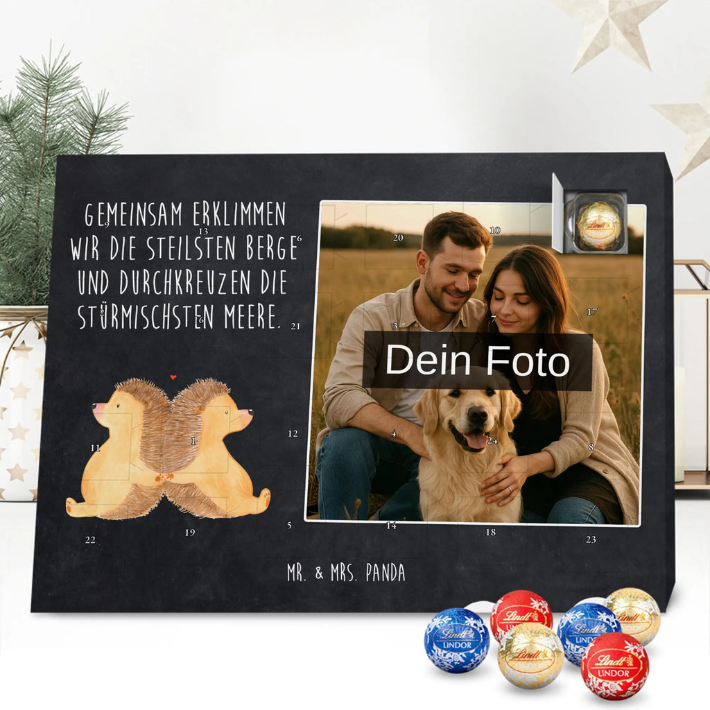 Personalisierter Schoko Foto Adventskalender Igel händchenhaltend Personalisierter Schoko Foto Adventskalender, Partner, Ehemann, Freundin, Ehefrau, Liebesgeschenk, Freund, Hocheitstag, Jahrestag, Heiratsantrag, Verlobung, Liebe, Heiraten, Hochzeit, Igel, Love, Gemeinsamkeit, Hand in Hand, Liebesbotschaft, Igelliebe, Große Liebe, Lieblingsmensch, Liebesbeweis, Geschenk für Zwei