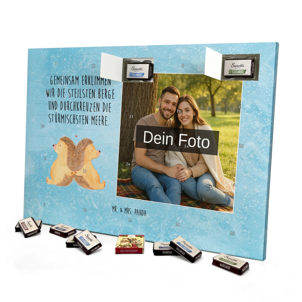 Personalisierter Schoko Foto Adventskalender Igel händchenhaltend Personalisierter Schoko Foto Adventskalender, Partner, Ehemann, Freundin, Ehefrau, Liebesgeschenk, Freund, Hocheitstag, Jahrestag, Heiratsantrag, Verlobung, Liebe, Heiraten, Hochzeit, Igel, Love, Gemeinsamkeit, Hand in Hand, Liebesbotschaft, Igelliebe, Große Liebe, Lieblingsmensch, Liebesbeweis, Geschenk für Zwei
