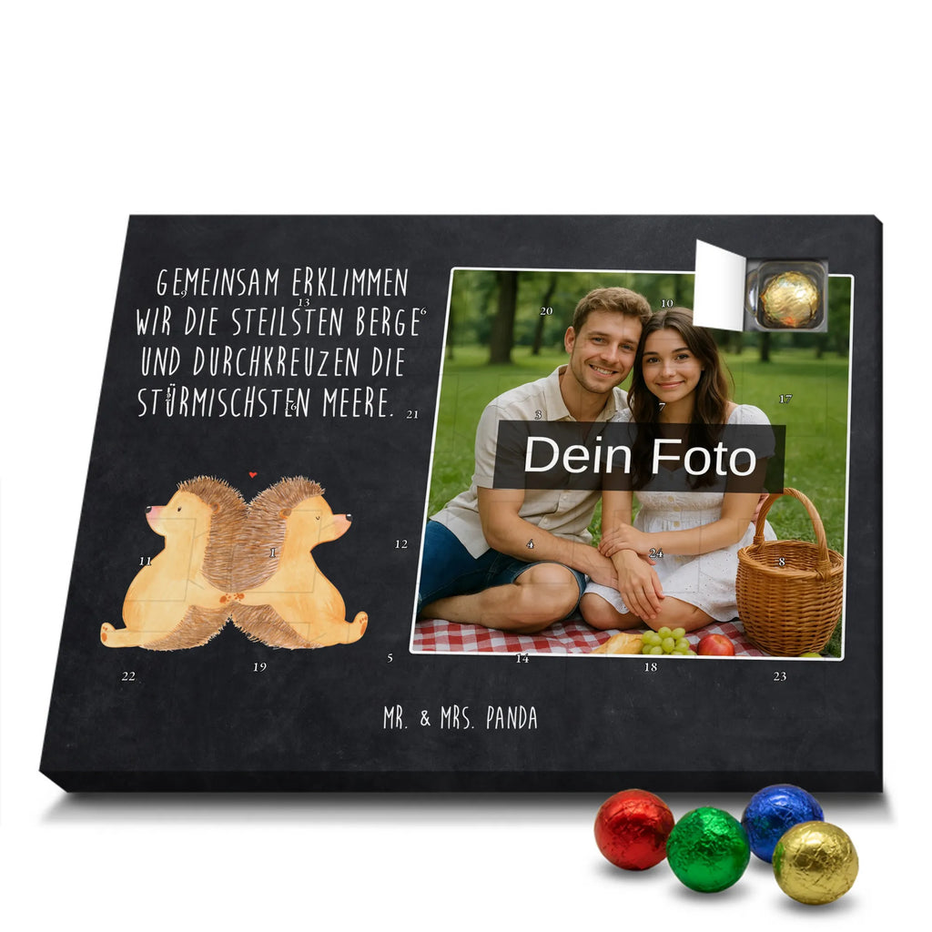 Personalisierter Schoko Foto Adventskalender Igel händchenhaltend Personalisierter Schoko Foto Adventskalender, Partner, Ehemann, Freundin, Ehefrau, Liebesgeschenk, Freund, Hocheitstag, Jahrestag, Heiratsantrag, Verlobung, Liebe, Heiraten, Hochzeit, Igel, Love, Gemeinsamkeit, Hand in Hand, Liebesbotschaft, Igelliebe, Große Liebe, Lieblingsmensch, Liebesbeweis, Geschenk für Zwei