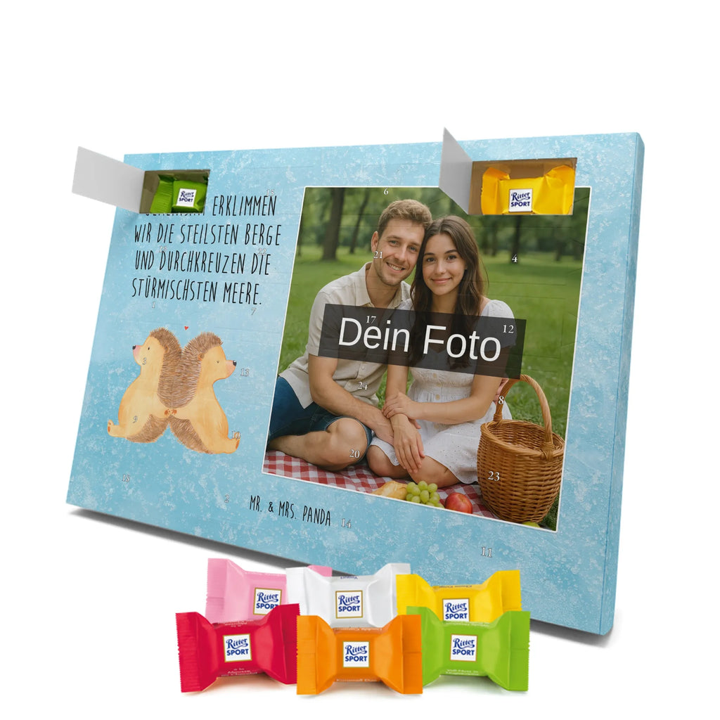 Personalisierter Schoko Foto Adventskalender Igel händchenhaltend Personalisierter Schoko Foto Adventskalender, Partner, Ehemann, Freundin, Ehefrau, Liebesgeschenk, Freund, Hocheitstag, Jahrestag, Heiratsantrag, Verlobung, Liebe, Heiraten, Hochzeit, Igel, Love, Gemeinsamkeit, Hand in Hand, Liebesbotschaft, Igelliebe, Große Liebe, Lieblingsmensch, Liebesbeweis, Geschenk für Zwei