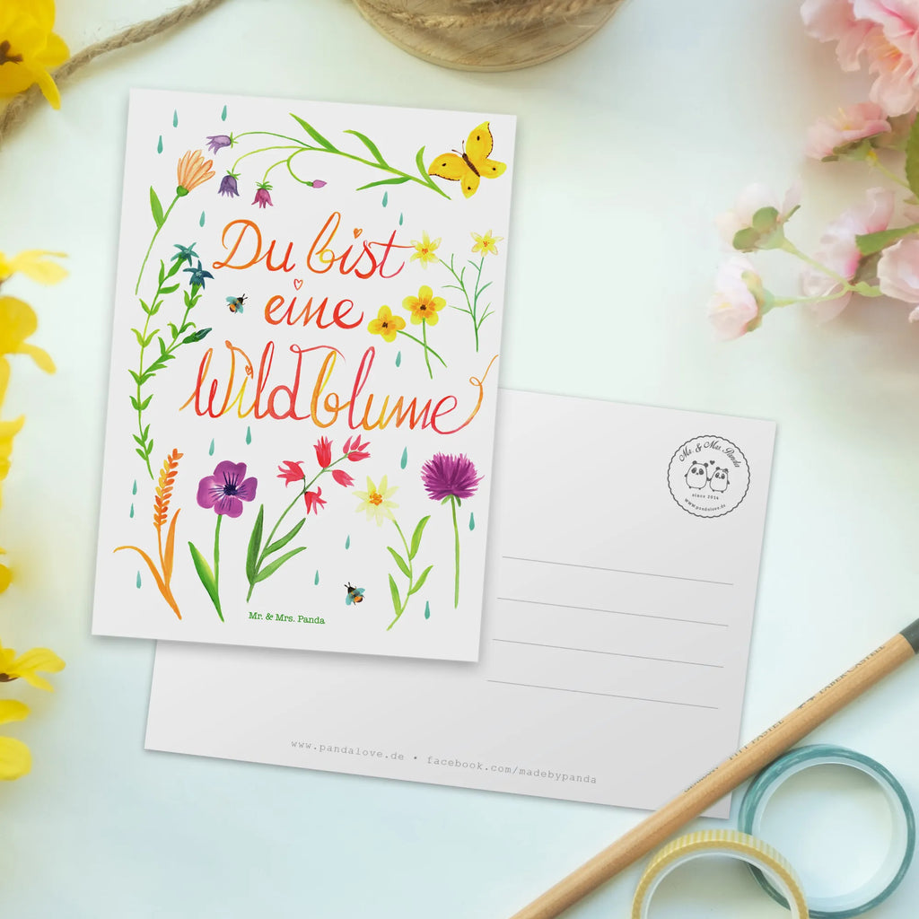 Postkarte Du bist eine Wildblume Ansichtskarte, kunstkarte, Kunstkarten, Designkarte, Motivkarte, spruchkarte, einzelkarte, Ansichtskarten, Grußkarte, bildkarte, Fotokarte, Postkarte, Postkarten, Dekoration, Abenteuer, Natur, Outdoor, Blumen Deko, Frühlings Deko, Sommer Deko, positive Botschaft, Naturliebhaber, Blumen Motiv, Wild, Hochzeitstag, Natur Motiv, Geschenk Frauen, Wildblume, Geschenk Freundin, Kompliment, Jahrestag