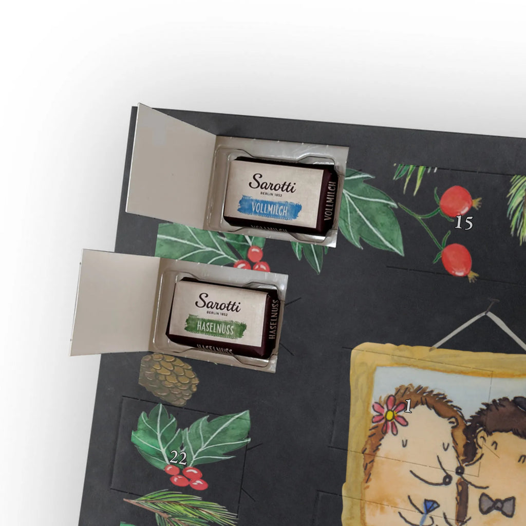 Schokoladen-Weihnachtskalender Igel Familie schoko kalender, adventskalender süßigkeiten, Schokoladen Adventskalender, schokoladenkalender, Schoko-Adventskalender, süßigkeiten kalender, schokokalender, süßigkeiten adventskalender, kalender weihnachten, Weihnachten Adventskalender, schoko weihnachtskalender, adventskalender pralinen, Schokoladen-Adventskalender, Weihnachtskalender, schokoladen kalender, pralinen adventskalender, Adventskalender, Adventskalender Schokolade, kalender schokolade, Schokoladen-Weihnachtskalender, Weihnachtskalender Schokolade, Schoko Adventskalender, Weihnachts Kalender, adventskalender schoko, schokolade adventskalender, weihnachtskalender schoko, Familie, Mama, Vatertag, Papa, Opa, Muttertag, Bruder, Oma, Schwester, Bilder, Glück, Igel, Liebe, Zusammenhalt