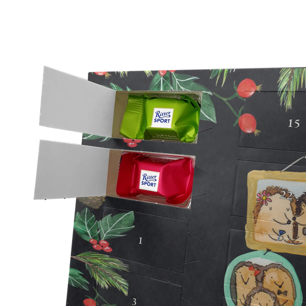 Schokoladen-Weihnachtskalender Igel Familie schoko kalender, adventskalender süßigkeiten, Schokoladen Adventskalender, schokoladenkalender, Schoko-Adventskalender, süßigkeiten kalender, schokokalender, süßigkeiten adventskalender, kalender weihnachten, Weihnachten Adventskalender, schoko weihnachtskalender, adventskalender pralinen, Schokoladen-Adventskalender, Weihnachtskalender, schokoladen kalender, pralinen adventskalender, Adventskalender, Adventskalender Schokolade, kalender schokolade, Schokoladen-Weihnachtskalender, Weihnachtskalender Schokolade, Schoko Adventskalender, Weihnachts Kalender, adventskalender schoko, schokolade adventskalender, weihnachtskalender schoko, Familie, Mama, Vatertag, Papa, Opa, Muttertag, Bruder, Oma, Schwester, Bilder, Glück, Igel, Liebe, Zusammenhalt