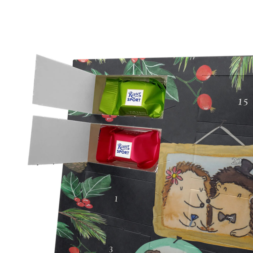 Schokoladen-Weihnachtskalender Igel Familie schoko kalender, adventskalender süßigkeiten, Schokoladen Adventskalender, schokoladenkalender, Schoko-Adventskalender, süßigkeiten kalender, schokokalender, süßigkeiten adventskalender, kalender weihnachten, Weihnachten Adventskalender, schoko weihnachtskalender, adventskalender pralinen, Schokoladen-Adventskalender, Weihnachtskalender, schokoladen kalender, pralinen adventskalender, Adventskalender, Adventskalender Schokolade, kalender schokolade, Schokoladen-Weihnachtskalender, Weihnachtskalender Schokolade, Schoko Adventskalender, Weihnachts Kalender, adventskalender schoko, schokolade adventskalender, weihnachtskalender schoko, Familie, Mama, Vatertag, Papa, Opa, Muttertag, Bruder, Oma, Schwester, Bilder, Glück, Igel, Liebe, Zusammenhalt