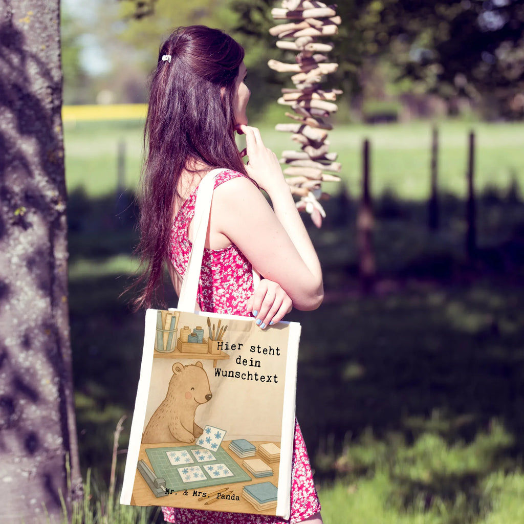 Personalisierte Tragetasche Fliesenleger Leidenschaft Design Personalisierter Jutebeutel, Stoffbeutel mit Namen, Shopper, Personalisierte Tasche, Tragetasche mit Namen, Tüte, Statementbeutel, Personalisierte Jutetasche, Personalisierte Einkaufstasche, Tasche, Personalisierter Beutel, Schultertasche, Personalisierte Beuteltasche, Einkaufsbeutel, Strandtasche, Umhängetasche, Personalisierte Kindergartentasche, Einkaufstasche mit Namen, Personalisierter Stoffbeutel, Geschenk, Schenken, Jubiläum, Danke, Dankeschön, Beruf, Ausbildung, Abschied, Rente, Kollege, Kollegin, Arbeitskollege, Mitarbeiter, Firma, Handwerk, Gesellenprüfung, Fliesenleger, Fliesenlegerbetrieb, Fliesenfachhandel, Fliesenlegermeister