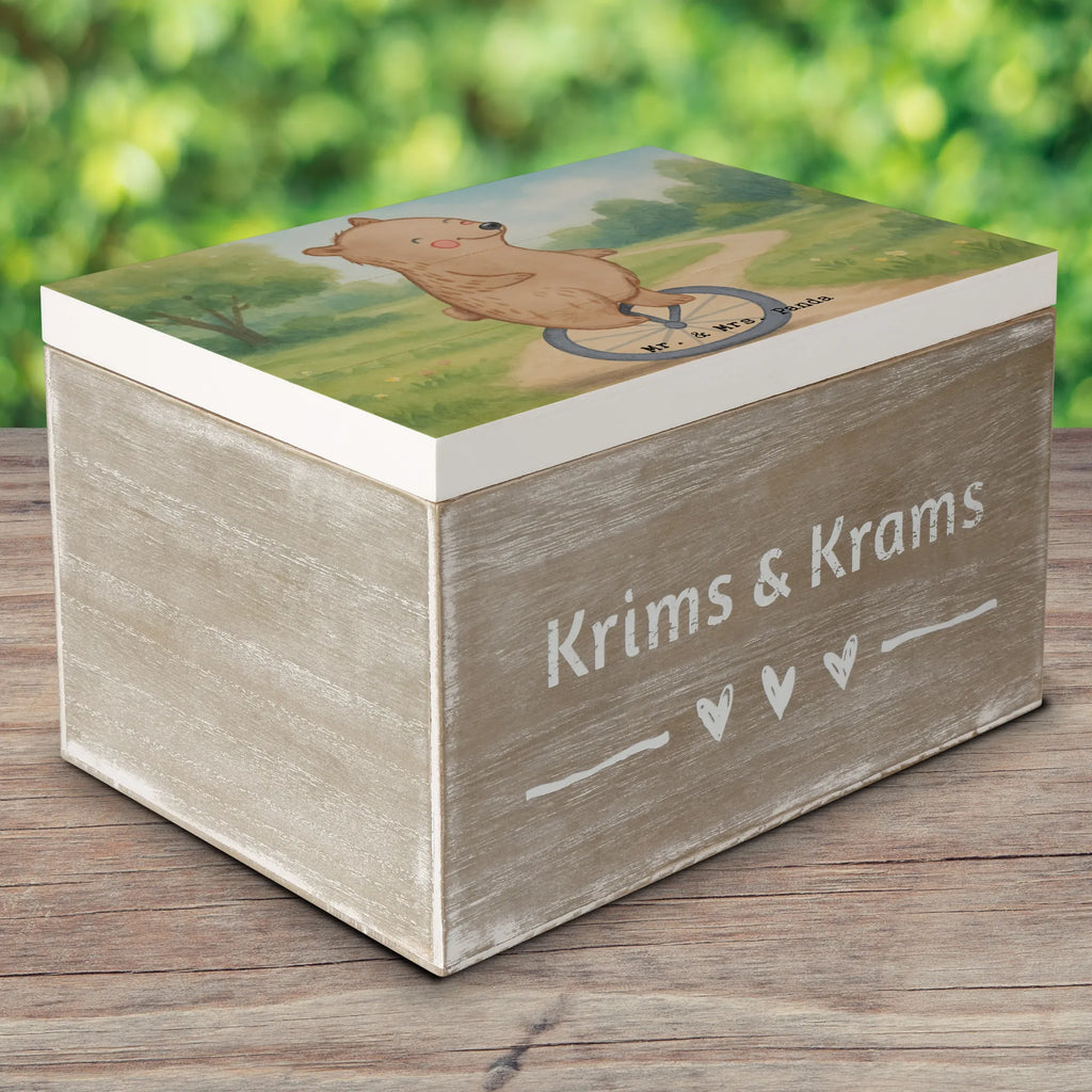 Holzkiste Bär Einrad fahren Design Geschenkbox, aufbewahrungsbox aus holz, deko box, Schatzkiste, holzbox mit deckel, holztruhe, ordnungsbox, Erinnerungskiste, holz aufbewahrungsbox, holzboxen, holzkisten, erinnerungsbox baby, box aus holz, Dekokiste, aufbewahrungsbox holz, Kiste, schmuckkästchen, Erinnerungsbox, Truhe, Holzkiste, erinnerungsbox hochzeit, aufbewahrungskiste, holzkiste mit deckel, Schatulle, dekorative holzkiste, holzbox, Aufbewahrungsbox, Geschenk, Schenken, Sport, Sportart, Hobby, Danke, Dankeschön, Auszeichnung, Gewinn, Sportler, Einrad fahren
