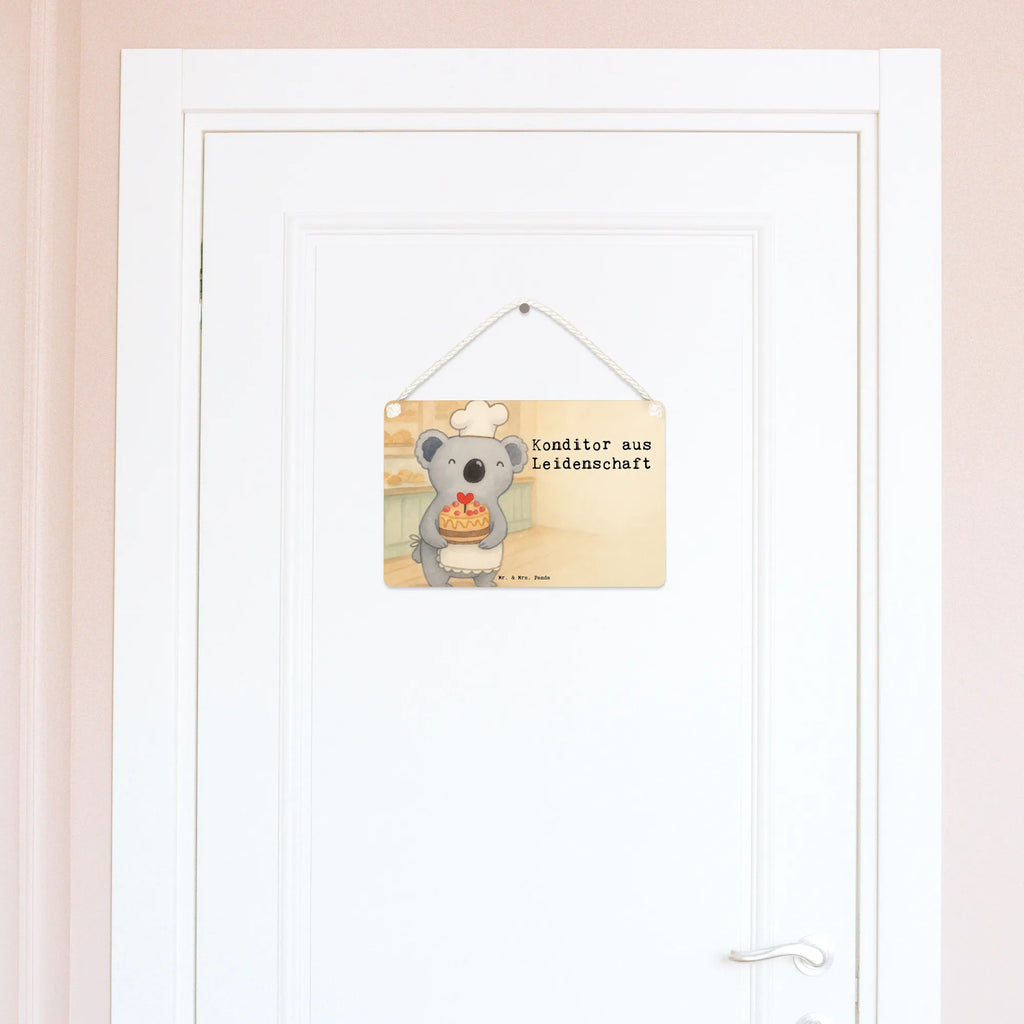 Türschild Konditor Leidenschaft Design wandtafel, holzbild, Schild, dekotafel, Dekoschild, Deko Wandtafel, Schild mit Spruch, Holzschild, wandhänger, Holztafel, Motivschild, Wandschild, dekoration schild, hängeschild, sprüche schild, Spruchschild, Deko Schild, Badschild, dekoschilder, Türschild, Küchenschild, Türschild Familie, Geschenk, Schenken, Jubiläum, Danke, Dankeschön, Beruf, Ausbildung, Abschied, Rente, Kollege, Kollegin, Arbeitskollege, Mitarbeiter, Firma, Patissier, Kuchenbäcker, Confiseur, Bäcker, Konditor