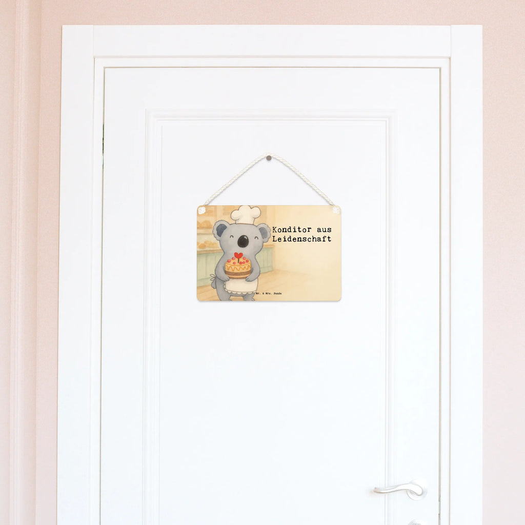 Türschild Konditor Leidenschaft Design wandtafel, holzbild, Schild, dekotafel, Dekoschild, Deko Wandtafel, Schild mit Spruch, Holzschild, wandhänger, Holztafel, Motivschild, Wandschild, dekoration schild, hängeschild, sprüche schild, Spruchschild, Deko Schild, Badschild, dekoschilder, Türschild, Küchenschild, Türschild Familie, Geschenk, Schenken, Jubiläum, Danke, Dankeschön, Beruf, Ausbildung, Abschied, Rente, Kollege, Kollegin, Arbeitskollege, Mitarbeiter, Firma, Patissier, Kuchenbäcker, Confiseur, Bäcker, Konditor