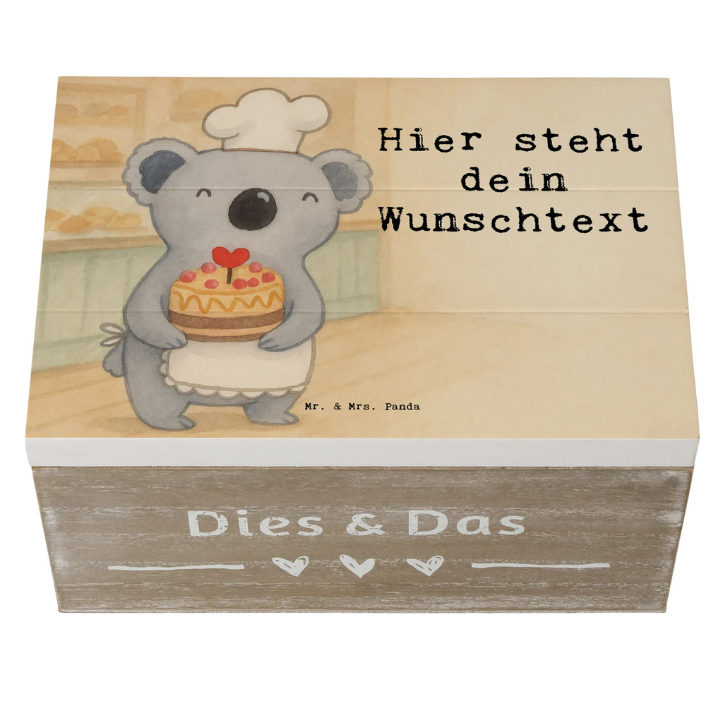 Personalisierte Holzkiste Konditor Leidenschaft Design Holzkiste Personalisiert, GEschenkdose Personalisiert, Aufbewahrungsbox mit Namen, Schatulle Personalisiert, Erinnerungsbox Personalisiert, Holzkiste mit Namen, Schatzkiste Personalisiert, Erinnerungskiste Personalisiert, mit Namen, Kiste mit Namen, Truhe mit Namen, Dekokiste mit Namen, Geschenkbox Personalisiert, Aufbewahrungsbox Personalisiert, Schatzkiste mit Namen, Erinnerungsbox mit Namen, Schatulle mit Namen, Truhe Personalisiert, Dekokiste Personalisiert, Kiste Personalisiert, Geschenk, Schenken, Jubiläum, Danke, Dankeschön, Beruf, Ausbildung, Abschied, Rente, Kollege, Kollegin, Arbeitskollege, Mitarbeiter, Firma, Kuchenbäcker, Konditor, Bäcker, Confiseur, Patissier