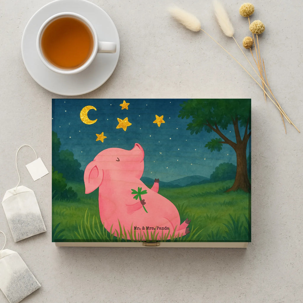 teebox Schwein Glück Design teekasten, tee kiste, tee beutel halter, tee sortierbox, teebox für teebeutel, tee organizer box, box für teebeutel, holzteebox, tee organizer, teebeutel behälter, teedose, teebox, aufbewahrungsbox für teebeutel, teeaufbewahrung, teebeutel organizer, teeaufbewahrungsbox, aufbewahrung tee, teekiste, aufbewahrungsbox tee, holzteekiste, teebeutel aufbewahrung, teebeutel aufbewahrungsbox, box für tee, teebehälter, vorratsbox tee, teebeutelbox, lustige Sprüche, Tiere, Tiermotive, Gute Laune, Glücksbringer, Träume, Schweinchen, Sernchen, Sterne, Glücksschwein. Glück, Motivation, Schwein, Ziele
