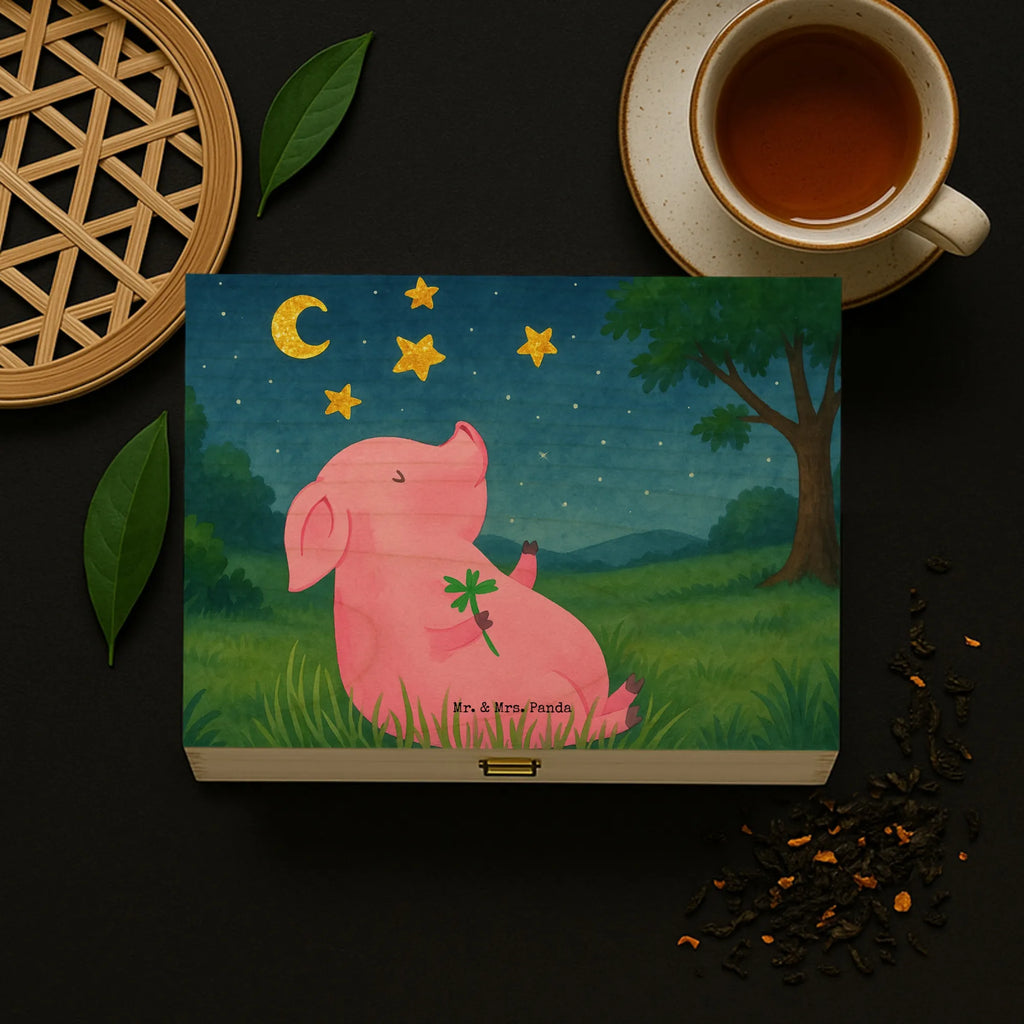 teebox Schwein Glück Design teekasten, tee kiste, tee beutel halter, tee sortierbox, teebox für teebeutel, tee organizer box, box für teebeutel, holzteebox, tee organizer, teebeutel behälter, teedose, teebox, aufbewahrungsbox für teebeutel, teeaufbewahrung, teebeutel organizer, teeaufbewahrungsbox, aufbewahrung tee, teekiste, aufbewahrungsbox tee, holzteekiste, teebeutel aufbewahrung, teebeutel aufbewahrungsbox, box für tee, teebehälter, vorratsbox tee, teebeutelbox, lustige Sprüche, Tiere, Tiermotive, Gute Laune, Glücksbringer, Träume, Schweinchen, Sernchen, Sterne, Glücksschwein. Glück, Motivation, Schwein, Ziele