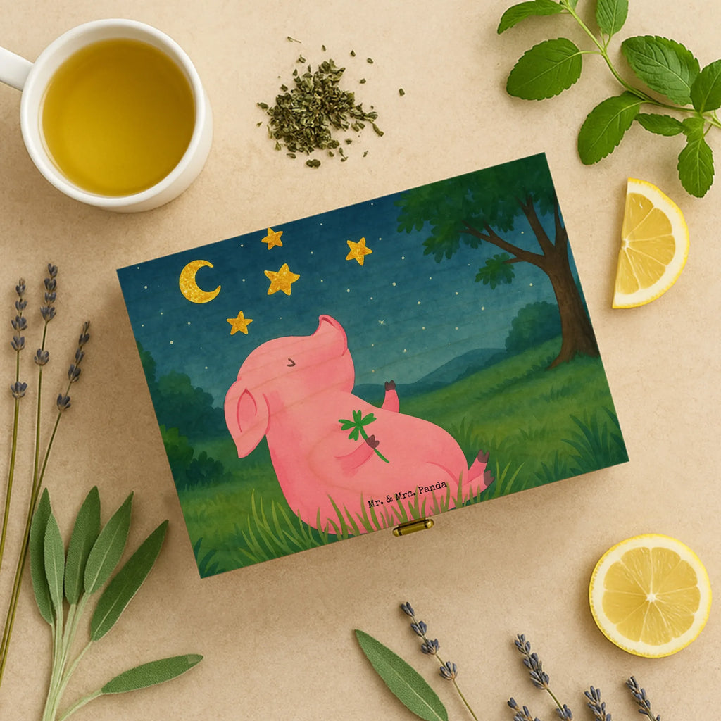 teebox Schwein Glück Design teekasten, tee kiste, tee beutel halter, tee sortierbox, teebox für teebeutel, tee organizer box, box für teebeutel, holzteebox, tee organizer, teebeutel behälter, teedose, teebox, aufbewahrungsbox für teebeutel, teeaufbewahrung, teebeutel organizer, teeaufbewahrungsbox, aufbewahrung tee, teekiste, aufbewahrungsbox tee, holzteekiste, teebeutel aufbewahrung, teebeutel aufbewahrungsbox, box für tee, teebehälter, vorratsbox tee, teebeutelbox, lustige Sprüche, Tiere, Tiermotive, Gute Laune, Glücksbringer, Träume, Schweinchen, Sernchen, Sterne, Glücksschwein. Glück, Motivation, Schwein, Ziele