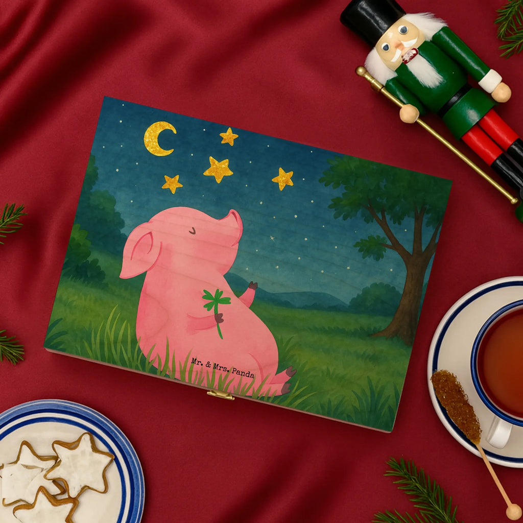 teebox Schwein Glück Design teekasten, tee kiste, tee beutel halter, tee sortierbox, teebox für teebeutel, tee organizer box, box für teebeutel, holzteebox, tee organizer, teebeutel behälter, teedose, teebox, aufbewahrungsbox für teebeutel, teeaufbewahrung, teebeutel organizer, teeaufbewahrungsbox, aufbewahrung tee, teekiste, aufbewahrungsbox tee, holzteekiste, teebeutel aufbewahrung, teebeutel aufbewahrungsbox, box für tee, teebehälter, vorratsbox tee, teebeutelbox, lustige Sprüche, Tiere, Tiermotive, Gute Laune, Glücksbringer, Träume, Schweinchen, Sernchen, Sterne, Glücksschwein. Glück, Motivation, Schwein, Ziele