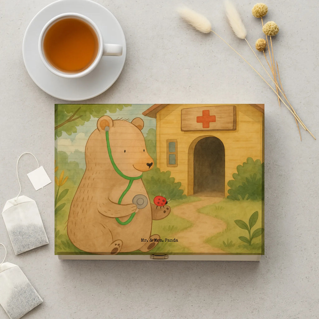 tee sortierbox Bär Arzt Design tee organizer box, teebeutel aufbewahrung, teeaufbewahrung, teebox, teebeutelbox, aufbewahrungsbox tee, tee organizer, teebehälter, box für tee, teekiste, holzteebox, box für teebeutel, teebox für teebeutel, teebeutel organizer, aufbewahrungsbox für teebeutel, teebeutel behälter, aufbewahrung tee, teebeutel aufbewahrungsbox, teeaufbewahrungsbox, holzteekiste, tee beutel halter, tee sortierbox, teedose, teekasten, tee kiste, vorratsbox tee, Teddy, Bär, Teddybär, Doktor, Ärztin, Professor, Arzt, Doktorin, Professorin