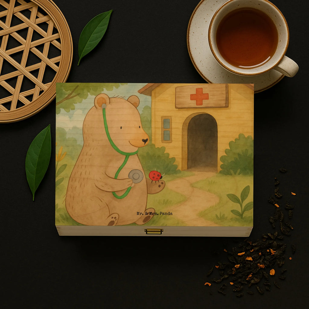 tee sortierbox Bär Arzt Design tee organizer box, teebeutel aufbewahrung, teeaufbewahrung, teebox, teebeutelbox, aufbewahrungsbox tee, tee organizer, teebehälter, box für tee, teekiste, holzteebox, box für teebeutel, teebox für teebeutel, teebeutel organizer, aufbewahrungsbox für teebeutel, teebeutel behälter, aufbewahrung tee, teebeutel aufbewahrungsbox, teeaufbewahrungsbox, holzteekiste, tee beutel halter, tee sortierbox, teedose, teekasten, tee kiste, vorratsbox tee, Teddy, Bär, Teddybär, Doktor, Ärztin, Professor, Arzt, Doktorin, Professorin