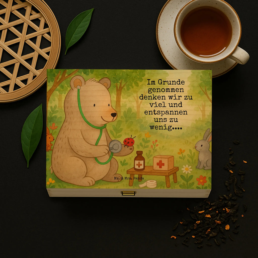 tee sortierbox Bär Arzt Design tee organizer box, teebeutel aufbewahrung, teeaufbewahrung, teebox, teebeutelbox, aufbewahrungsbox tee, tee organizer, teebehälter, box für tee, teekiste, holzteebox, box für teebeutel, teebox für teebeutel, teebeutel organizer, aufbewahrungsbox für teebeutel, teebeutel behälter, aufbewahrung tee, teebeutel aufbewahrungsbox, teeaufbewahrungsbox, holzteekiste, tee beutel halter, tee sortierbox, teedose, teekasten, tee kiste, vorratsbox tee, Teddy, Bär, Teddybär, Doktor, Ärztin, Professor, Arzt, Doktorin, Professorin