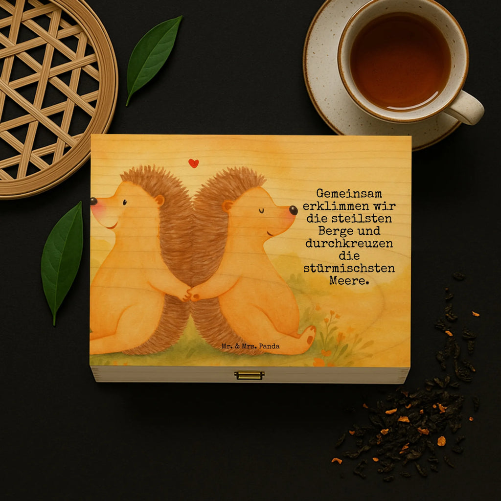 teebox Igel händchenhaltend Design aufbewahrungsbox für teebeutel, teekiste, teebehälter, teekasten, box für tee, teebeutel aufbewahrung, tee beutel halter, teebeutel behälter, teeaufbewahrungsbox, tee kiste, teebeutel aufbewahrungsbox, teeaufbewahrung, teebox, tee organizer, holzteekiste, vorratsbox tee, box für teebeutel, teebeutelbox, tee sortierbox, teebox für teebeutel, aufbewahrungsbox tee, holzteebox, tee organizer box, aufbewahrung tee, teebeutel organizer, teedose, Freundin, Freund, Liebe, Liebesgeschenk, Jahrestag, Verlobung, Partner, Ehemann, Ehefrau, Heiraten, Heiratsantrag, Hocheitstag, Hand in Hand, Hochzeit, Liebesbeweis, Love, Igelliebe, Geschenk für zwei, Igel, Gemeinsamkeit, Lieblingsmensch, Liebesbotschaft, große Liebe