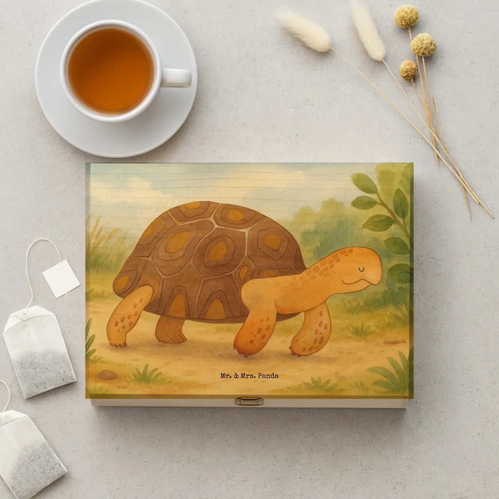 teebeutelbox Schildkröte Marschieren Design holzteekiste, teebeutelbox, aufbewahrungsbox für teebeutel, teebeutel aufbewahrung, teedose, box für tee, tee kiste, holzteebox, tee beutel halter, teebehälter, teebox für teebeutel, teebeutel organizer, tee organizer box, teeaufbewahrung, aufbewahrung tee, teekiste, teebox, teekasten, tee organizer, teeaufbewahrungsbox, teebeutel aufbewahrungsbox, aufbewahrungsbox tee, box für teebeutel, vorratsbox tee, teebeutel behälter, tee sortierbox, Meer, Urlaub, Meerestiere, Schildkröte, Inspiration, Neustart, Schildkröten, Abenteuer, Reiselust, Motivation, Lieblingsmensch, get lost